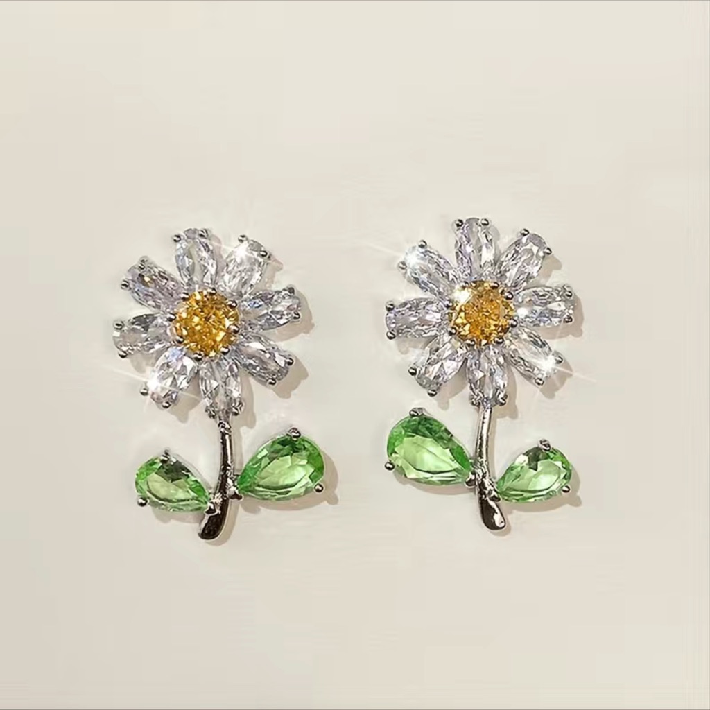 Flower Cz Rhinestone Beautiful Evening Earrings.Nwt